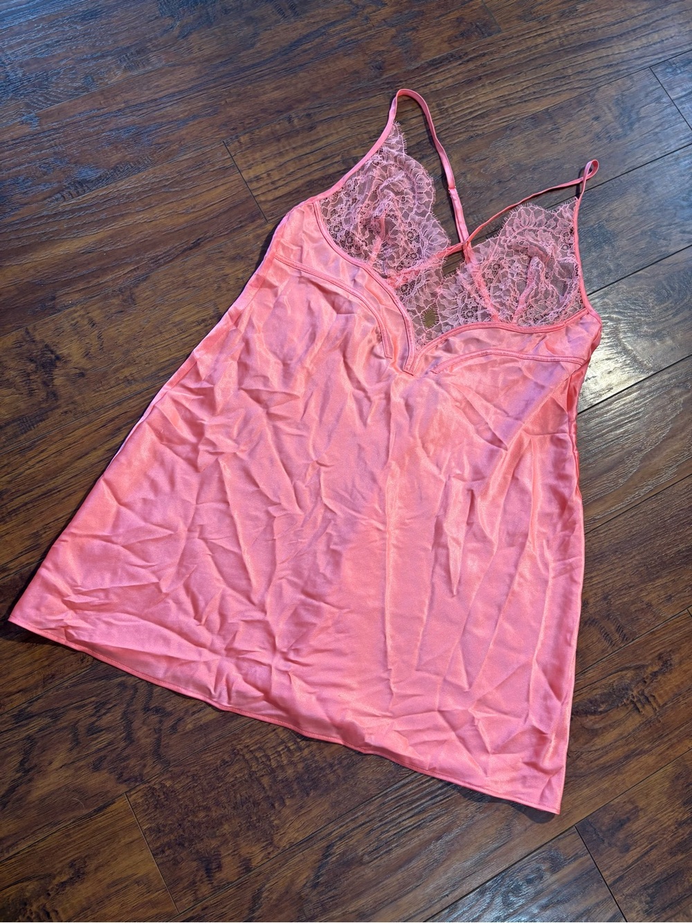 “VS” women’s size L nightie